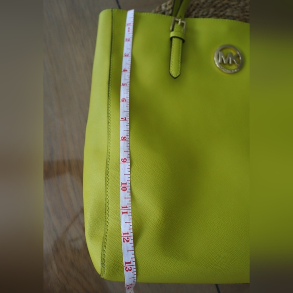 Michael Kors Apple green Jet Set Tote - Picture 7 of 10